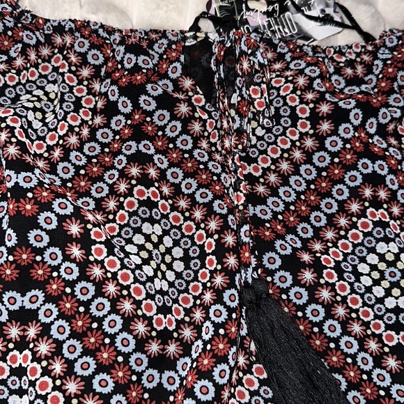 Size small multicolor printed baby doll top with 3/4 sleeves - Picture 5 of 7